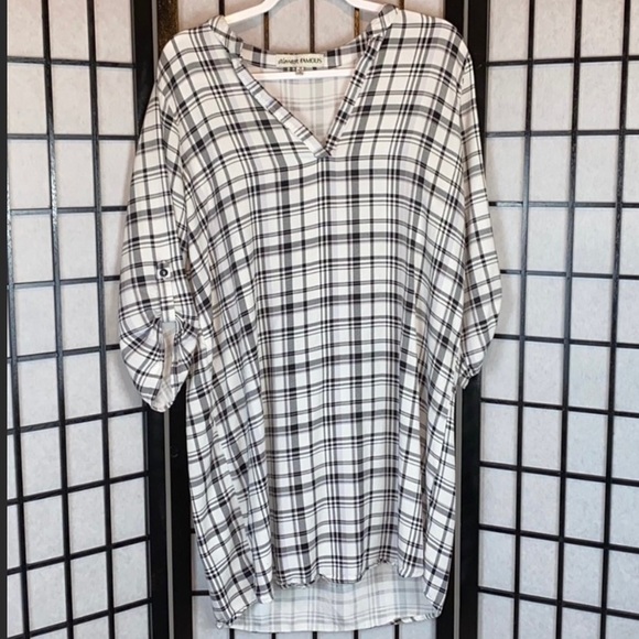 Almost Famous Tops - ALMOST FAMOUS PLAID V-NECK TOP